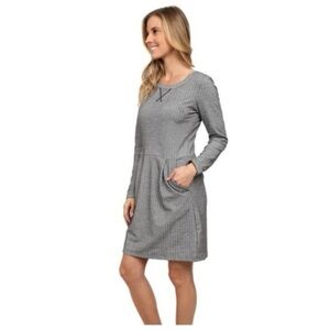 Patagonia active Herringbone Gray Raglan Long Sleeve Sweater Dress Medium